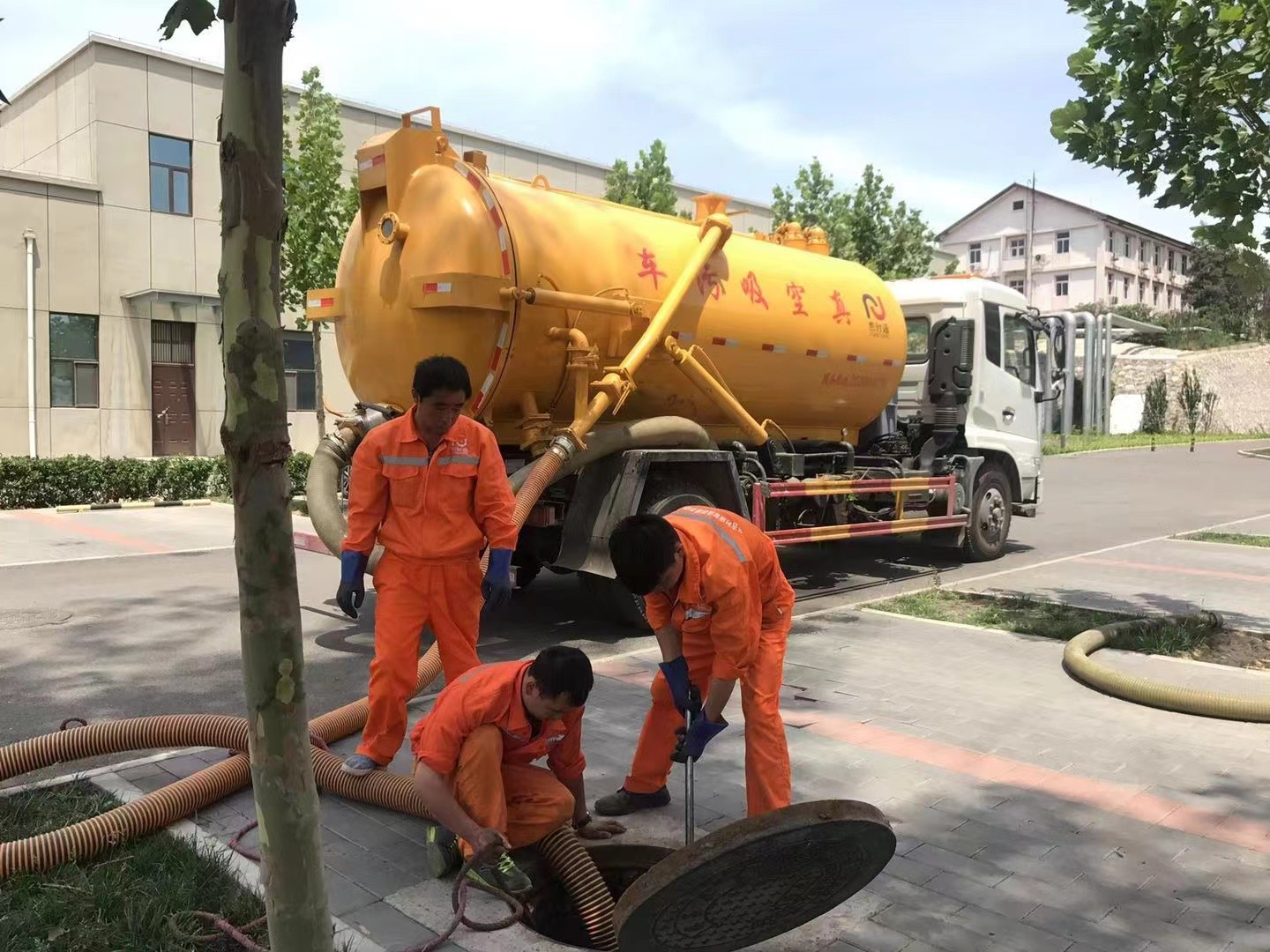 汾阳化粪池清理与5-8吨吸粪车施工效率分析